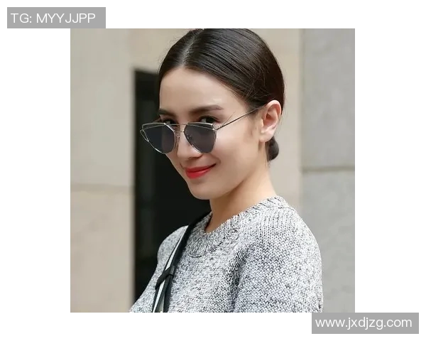 足球明星时尚风采高清展示墨镜造型引领潮流魅力无限